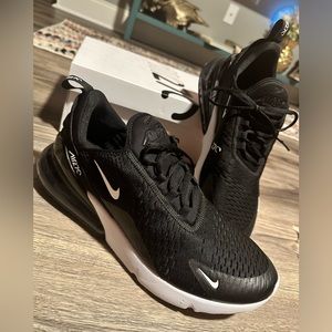 Nike AirMax 270 12 Like New